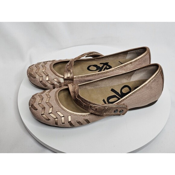 OTBT Patrol Rose Gold Leather Mary Jane Flats Womens Size 9M - Picture 1 of 7